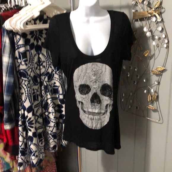 Express Tops - Express black skull tee size medium